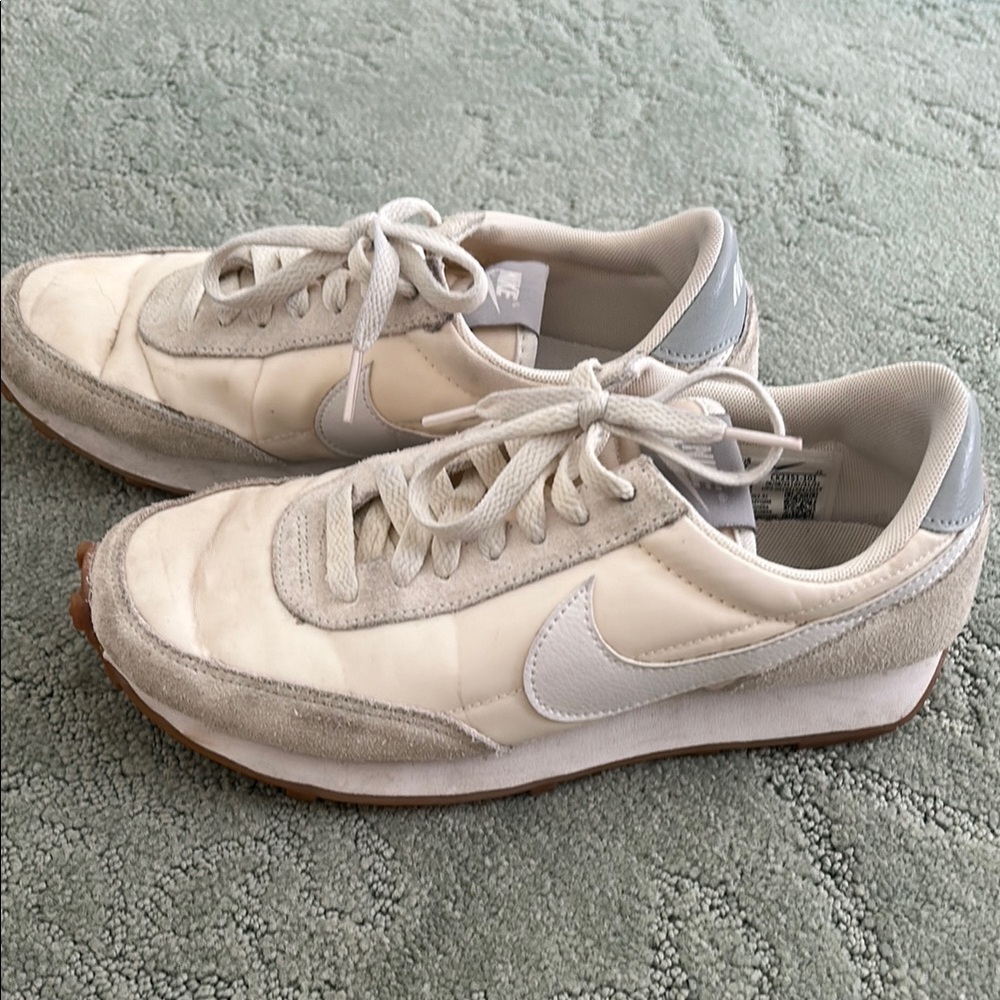 Nike Women's White and beige Sneakers size 7